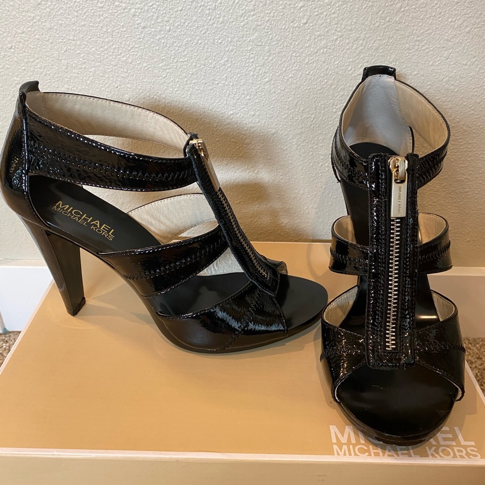 Michael Kors Berkley T-strap sandal